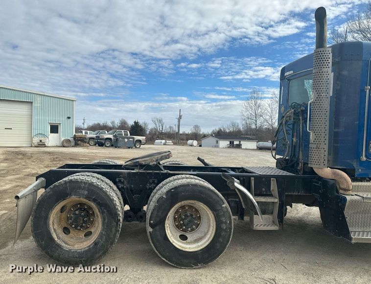 image for item EH6508 2012 Kenworth T800 semi truck