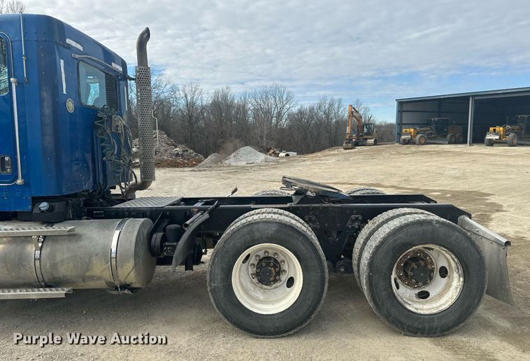 image for item EH6508 2012 Kenworth T800 semi truck