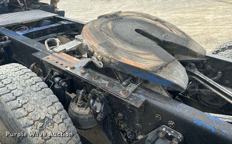 image for item EH6508 2012 Kenworth T800 semi truck