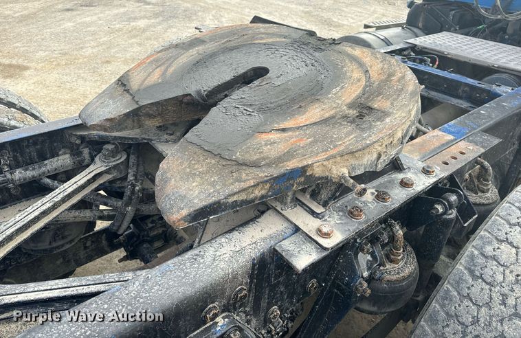 image for item EH6508 2012 Kenworth T800 semi truck