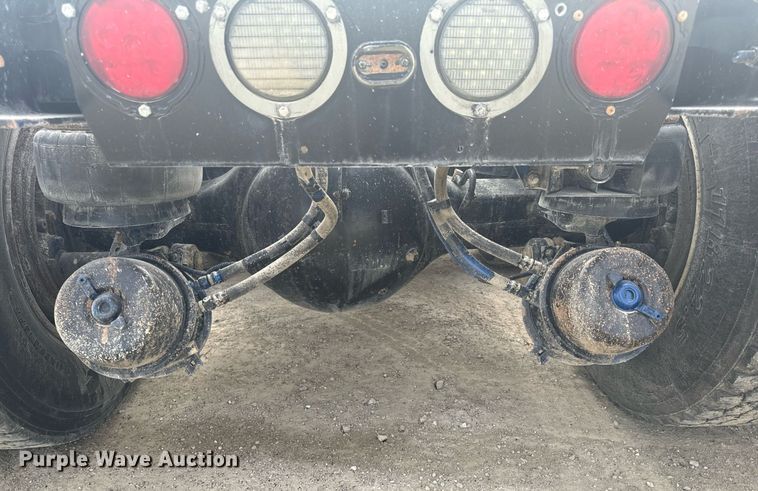 image for item EH6508 2012 Kenworth T800 semi truck