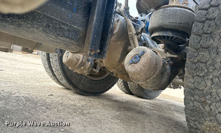 image for item EH6508 2012 Kenworth T800 semi truck