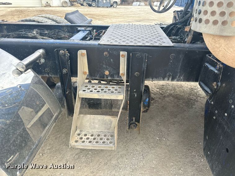 image for item EH6508 2012 Kenworth T800 semi truck