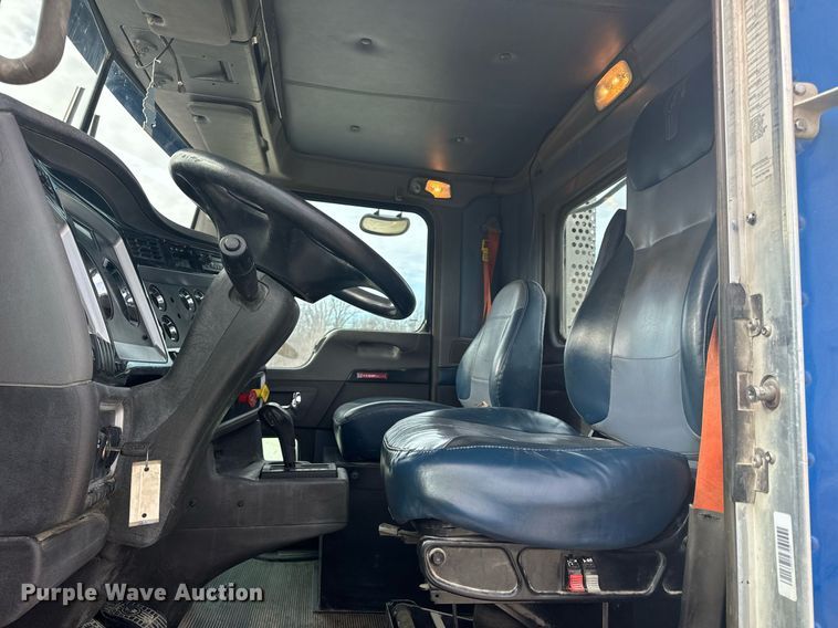 image for item EH6508 2012 Kenworth T800 semi truck