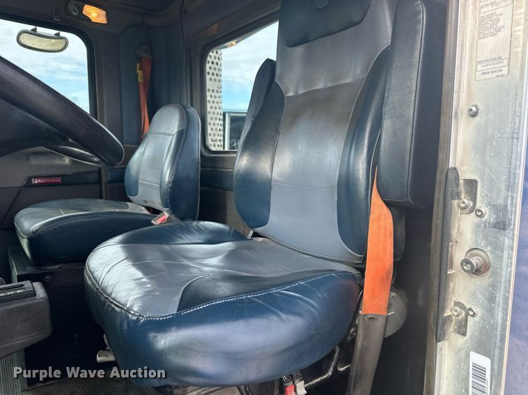 image for item EH6508 2012 Kenworth T800 semi truck