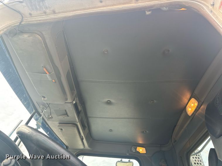 image for item EH6508 2012 Kenworth T800 semi truck