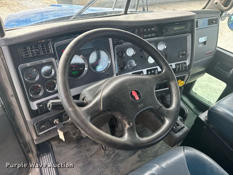 image for item EH6508 2012 Kenworth T800 semi truck