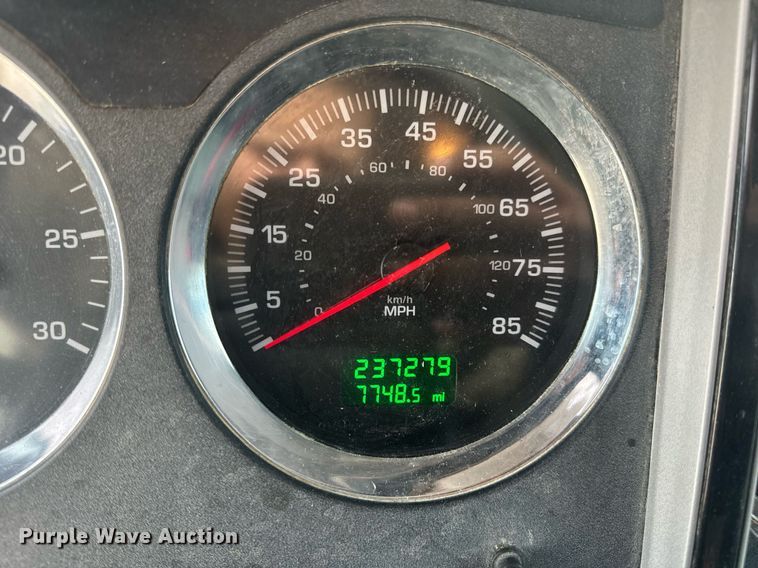 image for item EH6508 2012 Kenworth T800 semi truck