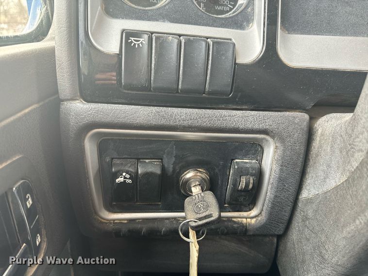 image for item EH6508 2012 Kenworth T800 semi truck