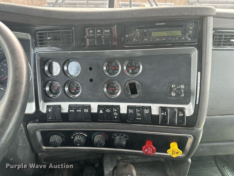 image for item EH6508 2012 Kenworth T800 semi truck