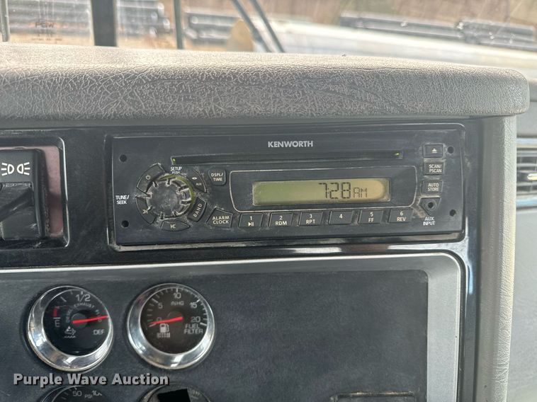 image for item EH6508 2012 Kenworth T800 semi truck