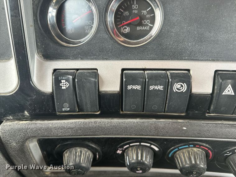 image for item EH6508 2012 Kenworth T800 semi truck