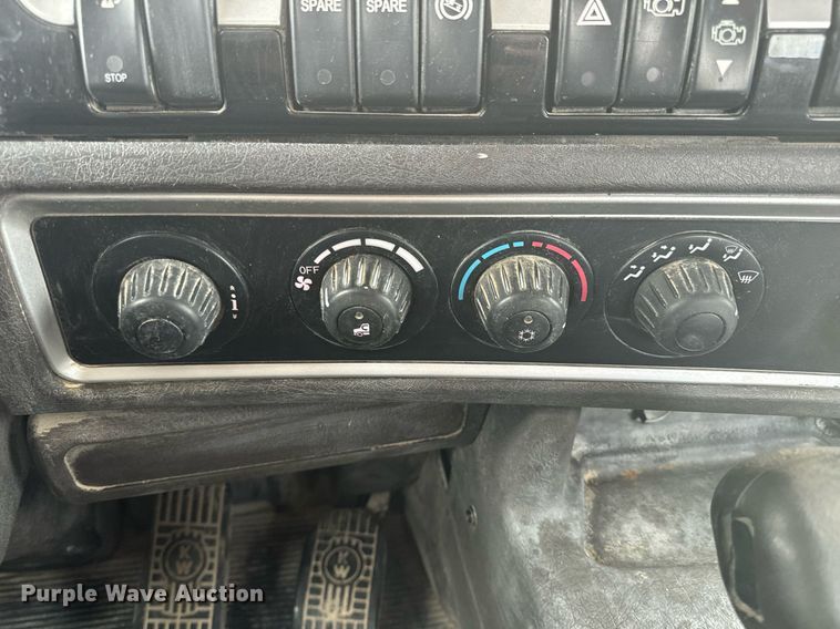 image for item EH6508 2012 Kenworth T800 semi truck