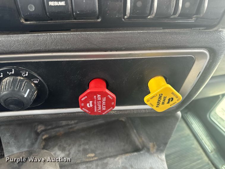 image for item EH6508 2012 Kenworth T800 semi truck