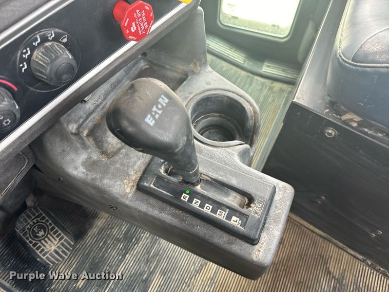 image for item EH6508 2012 Kenworth T800 semi truck