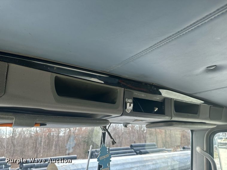 image for item EH6508 2012 Kenworth T800 semi truck