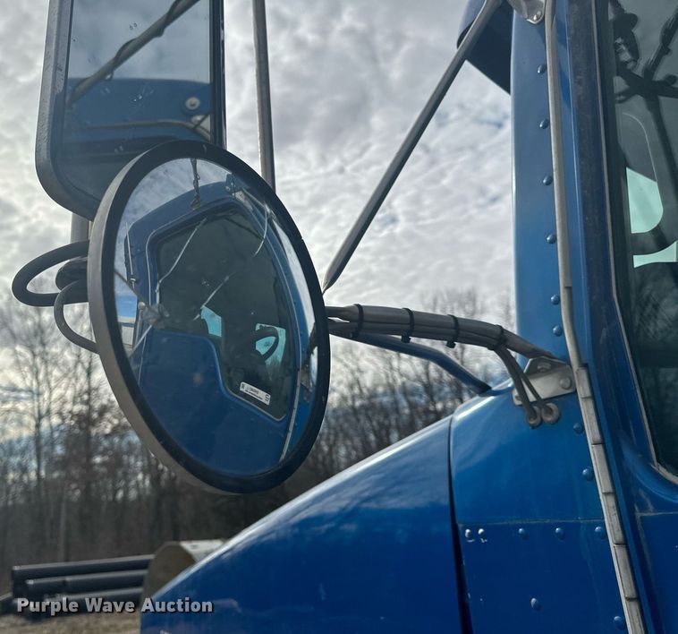 image for item EH6508 2012 Kenworth T800 semi truck