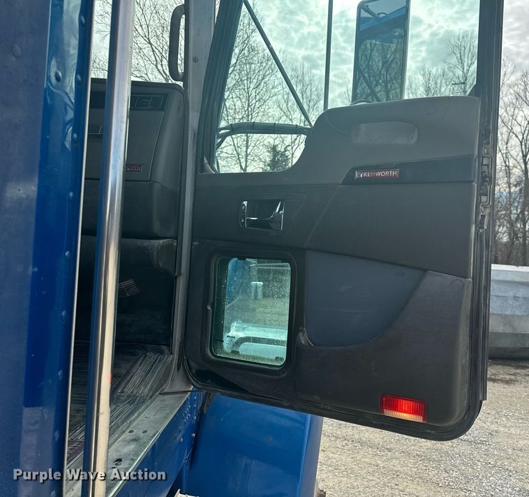 image for item EH6508 2012 Kenworth T800 semi truck