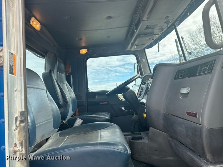 image for item EH6508 2012 Kenworth T800 semi truck