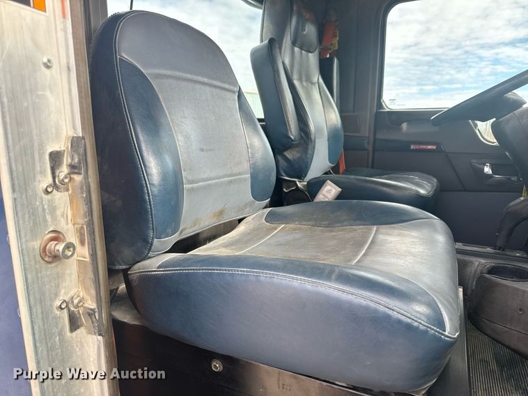 image for item EH6508 2012 Kenworth T800 semi truck