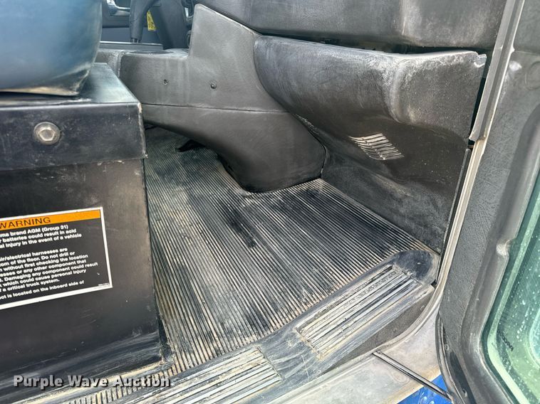 image for item EH6508 2012 Kenworth T800 semi truck