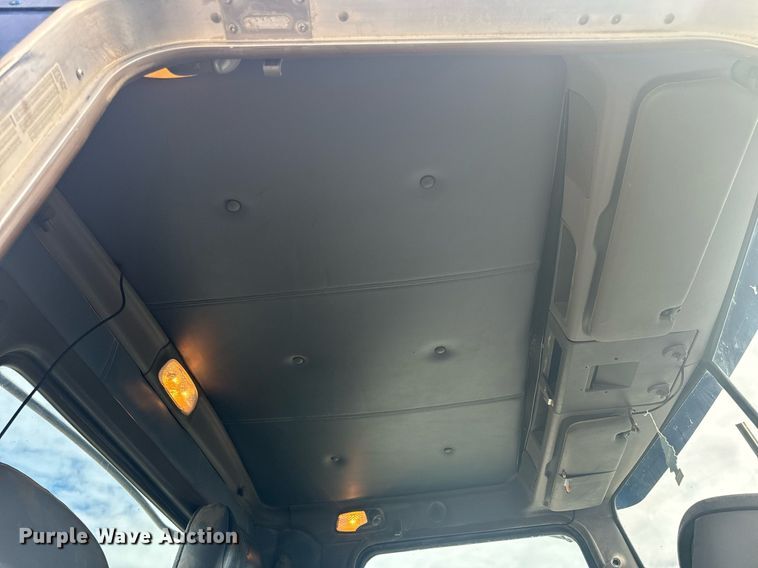 image for item EH6508 2012 Kenworth T800 semi truck