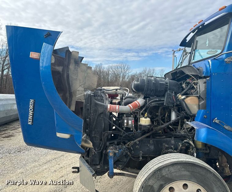 image for item EH6508 2012 Kenworth T800 semi truck