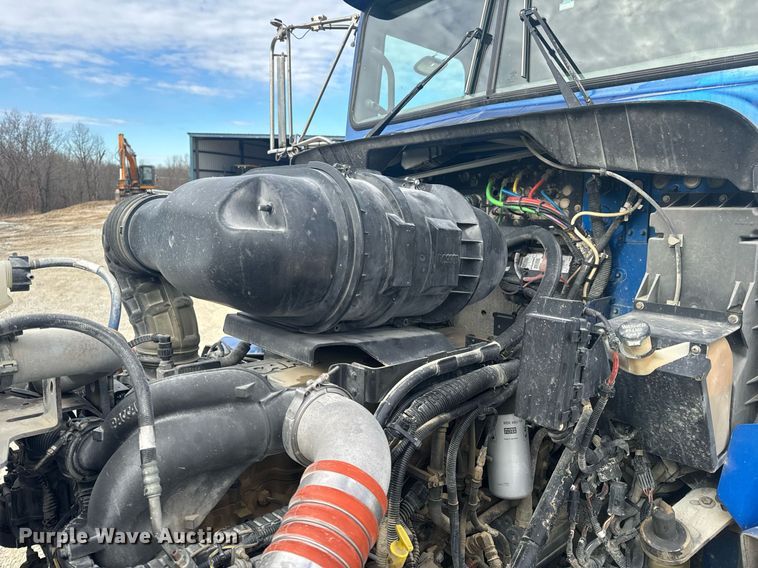 image for item EH6508 2012 Kenworth T800 semi truck