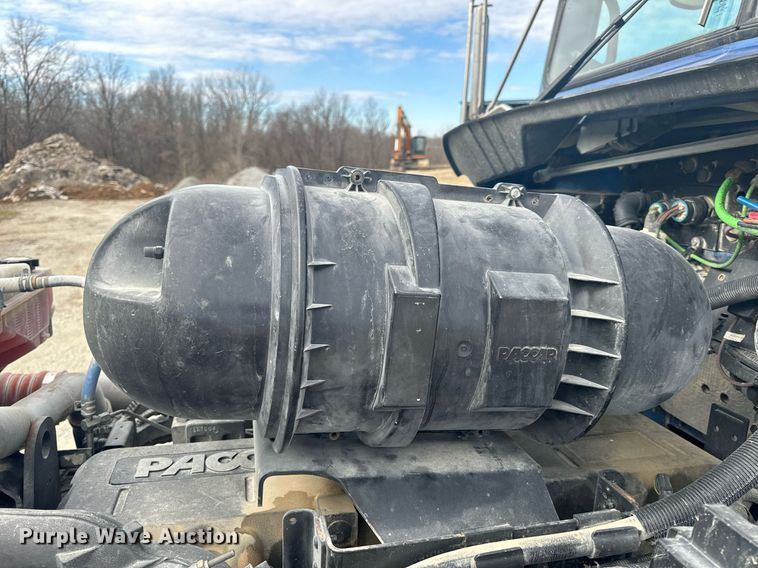 image for item EH6508 2012 Kenworth T800 semi truck