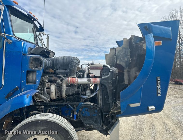 image for item EH6508 2012 Kenworth T800 semi truck