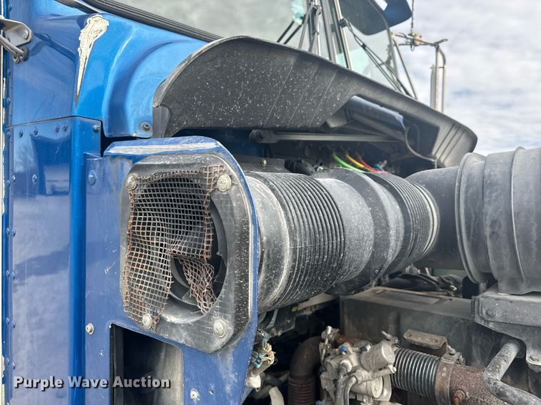 image for item EH6508 2012 Kenworth T800 semi truck