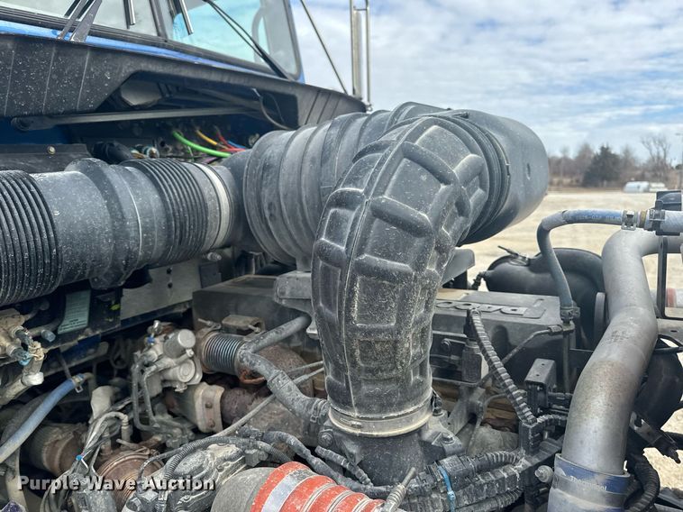 image for item EH6508 2012 Kenworth T800 semi truck