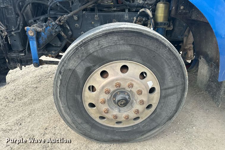 image for item EH6508 2012 Kenworth T800 semi truck