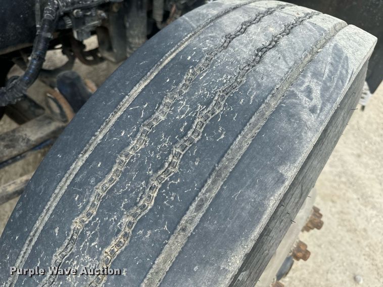 image for item EH6508 2012 Kenworth T800 semi truck