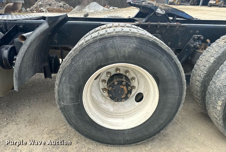 image for item EH6508 2012 Kenworth T800 semi truck