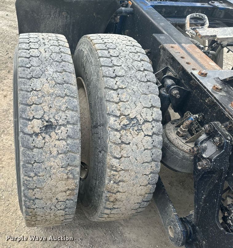 image for item EH6508 2012 Kenworth T800 semi truck