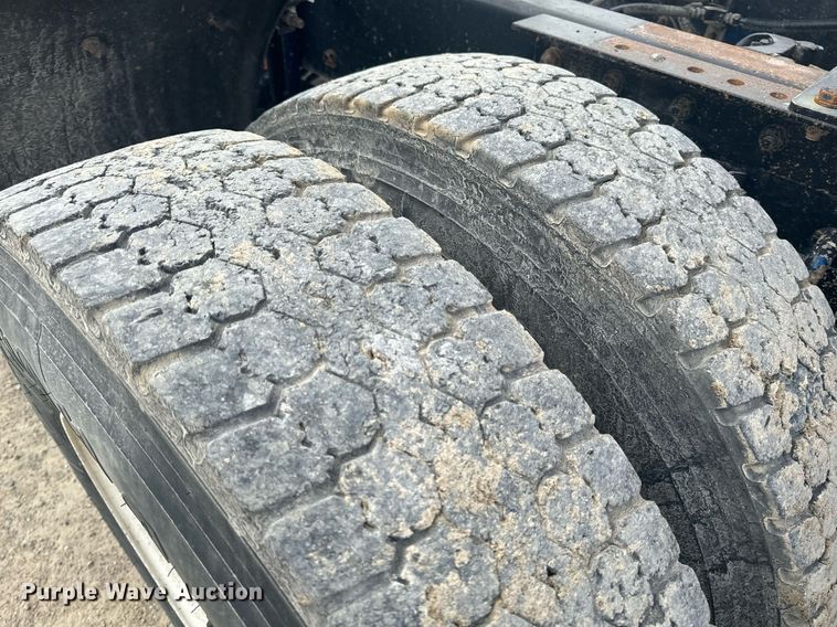 image for item EH6508 2012 Kenworth T800 semi truck