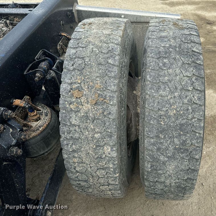 image for item EH6508 2012 Kenworth T800 semi truck