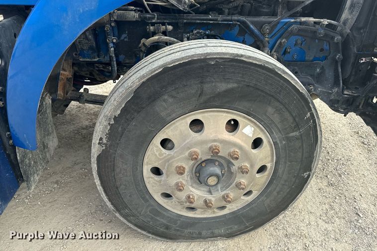 image for item EH6508 2012 Kenworth T800 semi truck