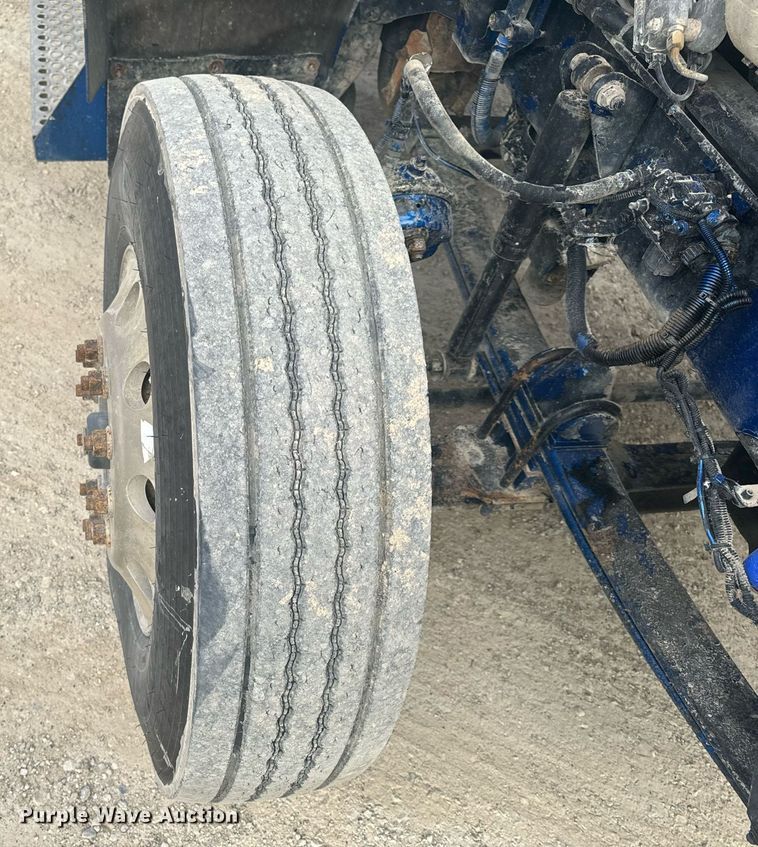 image for item EH6508 2012 Kenworth T800 semi truck