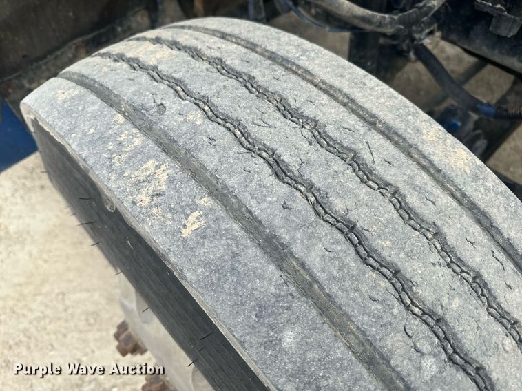 image for item EH6508 2012 Kenworth T800 semi truck