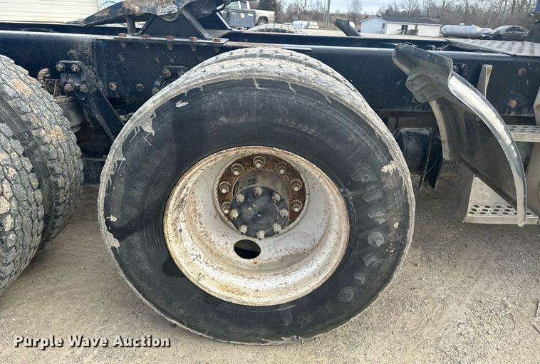 image for item EH6508 2012 Kenworth T800 semi truck