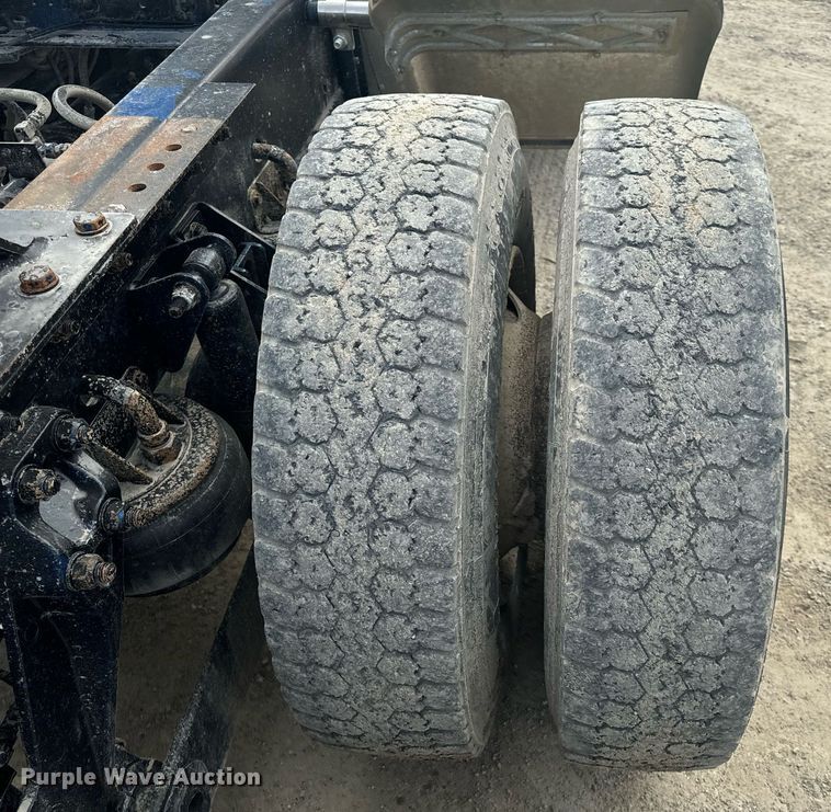 image for item EH6508 2012 Kenworth T800 semi truck