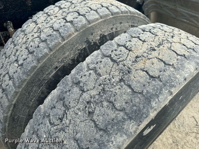 image for item EH6508 2012 Kenworth T800 semi truck