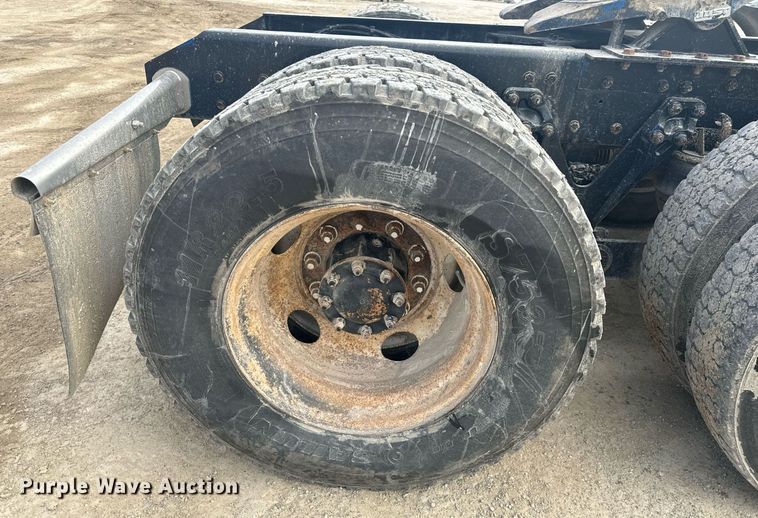 image for item EH6508 2012 Kenworth T800 semi truck