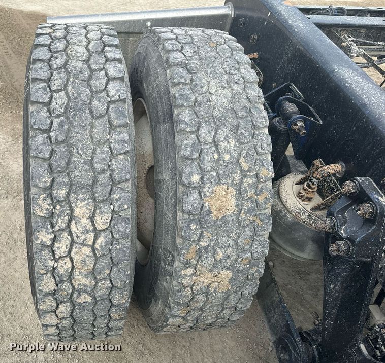 image for item EH6508 2012 Kenworth T800 semi truck