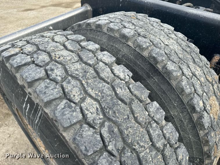 image for item EH6508 2012 Kenworth T800 semi truck