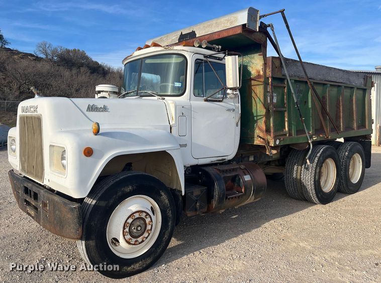 image for item EI0618 1980 Mack  dump truck
