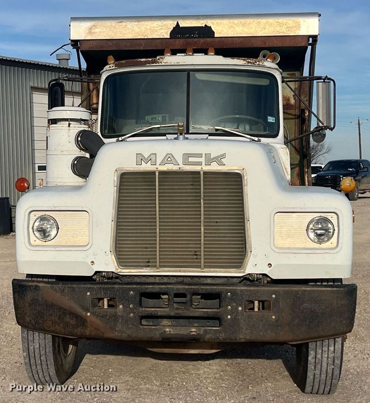 image for item EI0618 1980 Mack  dump truck