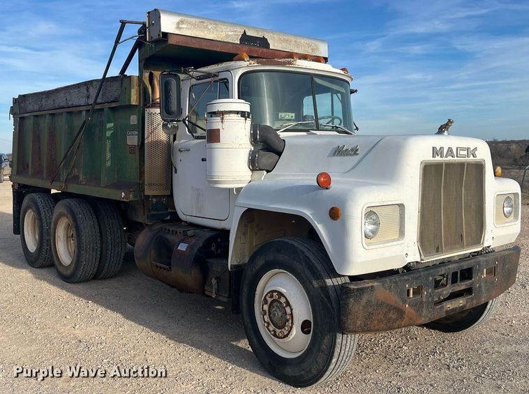 image for item EI0618 1980 Mack  dump truck